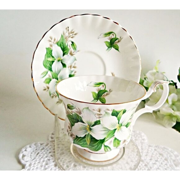 Royal Albert Trillium Tea Cup and Saucer Teacup Fine Teacup Tea Party Gift - Picture 1 of 5